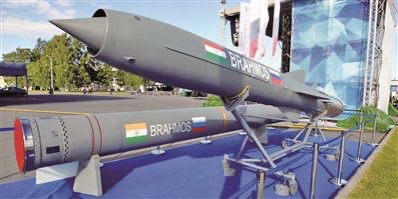 印度與俄羅斯聯合開發的「布拉莫斯」超音速巡弋飛彈。圖/取自中國國防報