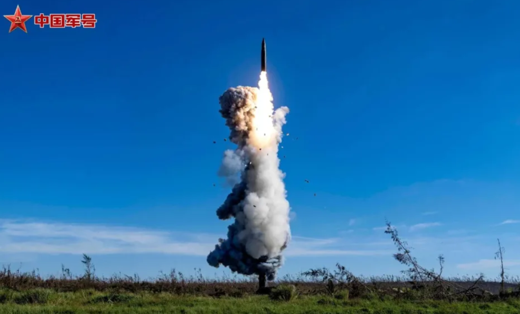 共軍今年9月試射洲際彈道飛彈戰線遠程打擊能力。圖為這次試射的東風31AG型飛彈。圖/取自微博「中國軍號」