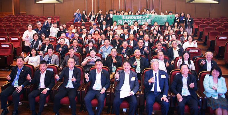馬來西亞留台校友會聯合總會暨各屬會會長一行60位貴賓26日參訪中國文化大學，雙方就深化合作與招生推廣進行交流。圖/文化大學提供