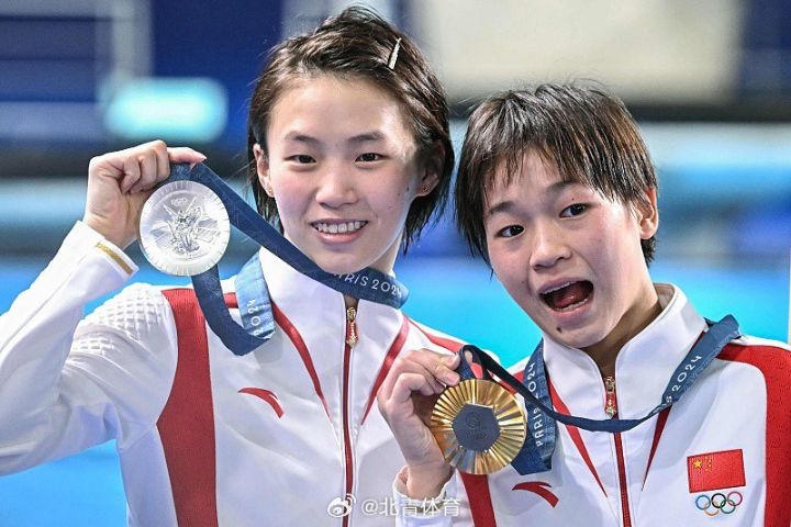 2024年巴黎奧運奪金的全紅嬋（右）與獲得銀牌的陳芋汐（左）。圖/取自北青體育微博