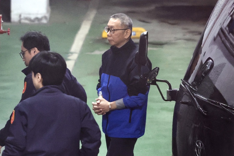 民眾黨創黨主席柯文哲因捲入京華城案遭羈押近一年,期間國民黨及民眾黨要角皆參與了聲援柯文哲的相關活動並批評「司法迫害」。圖/中央社