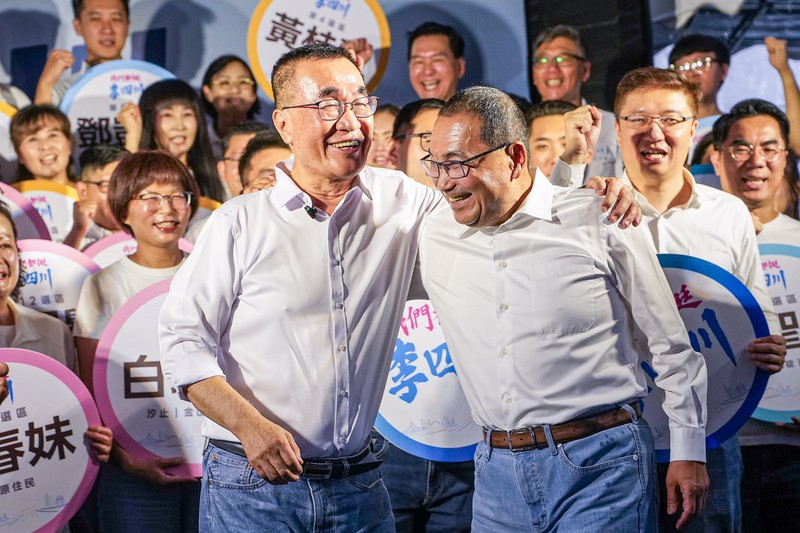 藍白小雞助陣！李四川登記參選　侯友宜喊交棒　在野展現大團結氣勢