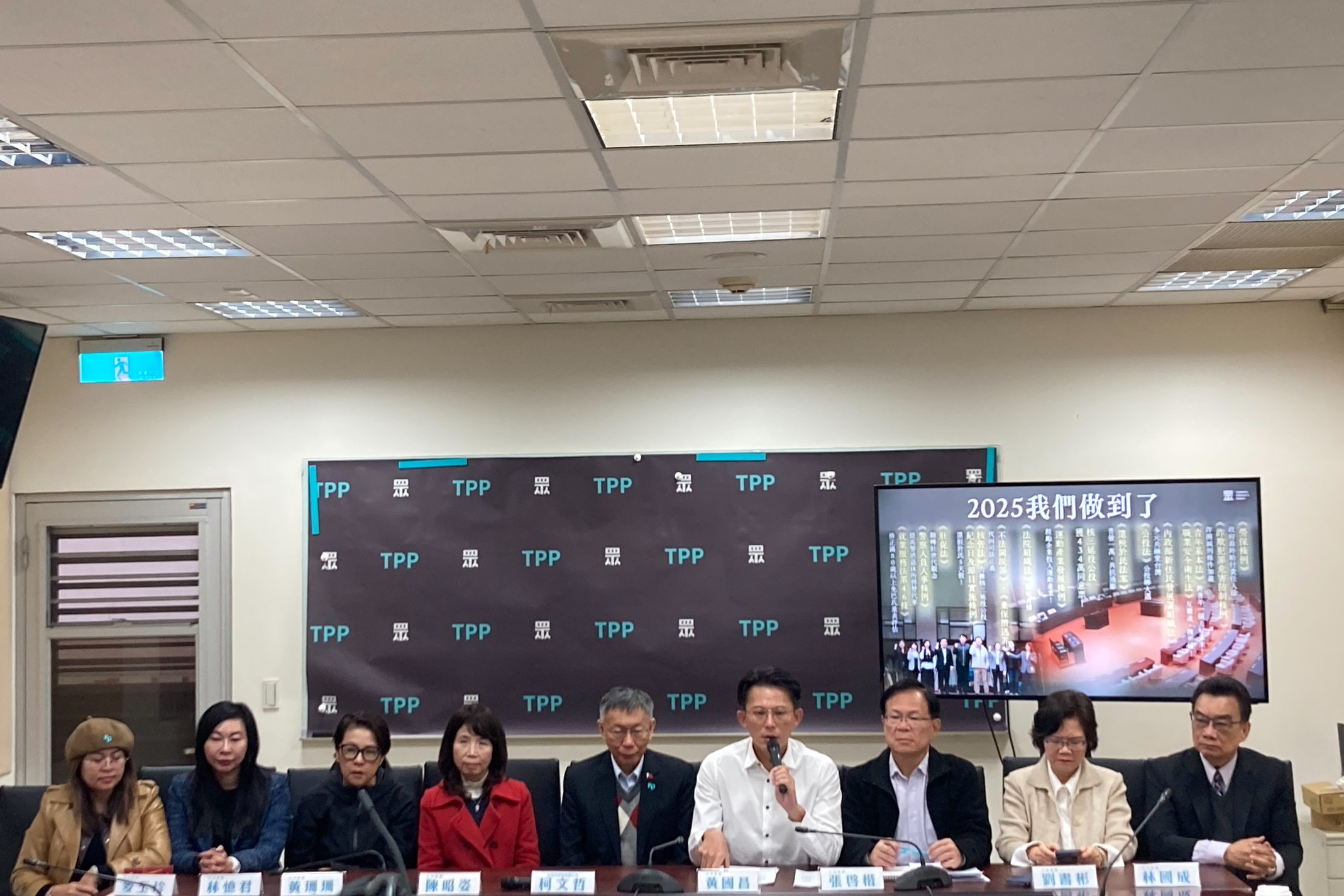 阿北回來了！柯文哲現身白營晨會籲賴清德「台灣許多問題都在你一念之間」