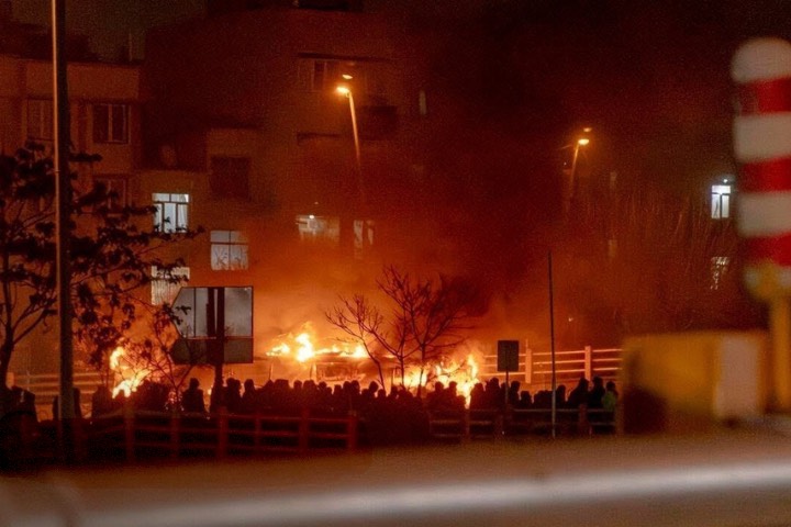 「美國去死」　伊朗國會議長撂話：敢動手就鎖定美軍、以色列攻擊