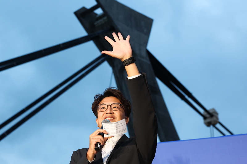 沈伯洋毒品立場改口了　陳以信追問大麻合法化：別讓「台北順起來」變「大麻順起來」