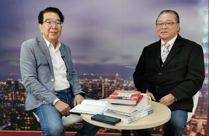 第四場「梅花論壇」2日舉行，前考試院副院長高永光（右）與梅花新聞網暢談國會改革。