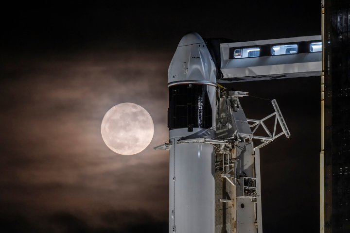 川馬衝突後 白宮下令審查SpaceX合約為報復預作準備