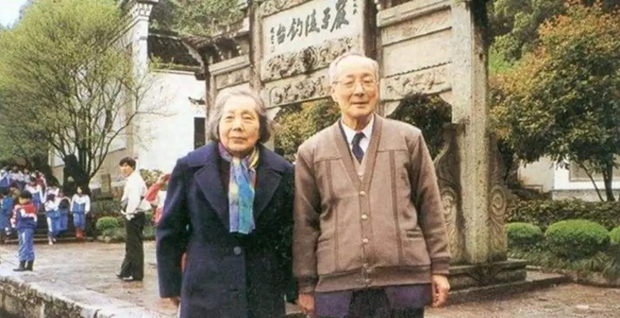 徐光憲伉儷一生在北大研究稀土,對此戰略運用貢獻卓著。圖/取自搜狐