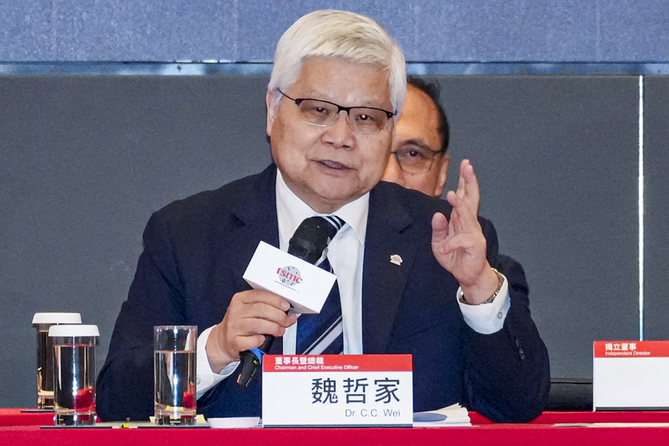少子化會讓AI人才難找？魏哲家、黃仁勳不同調   