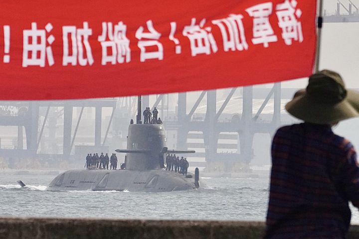 「海鯤艦」首度潛航測試　預計下潛10至20公尺　伸出潛望鏡與呼吸管