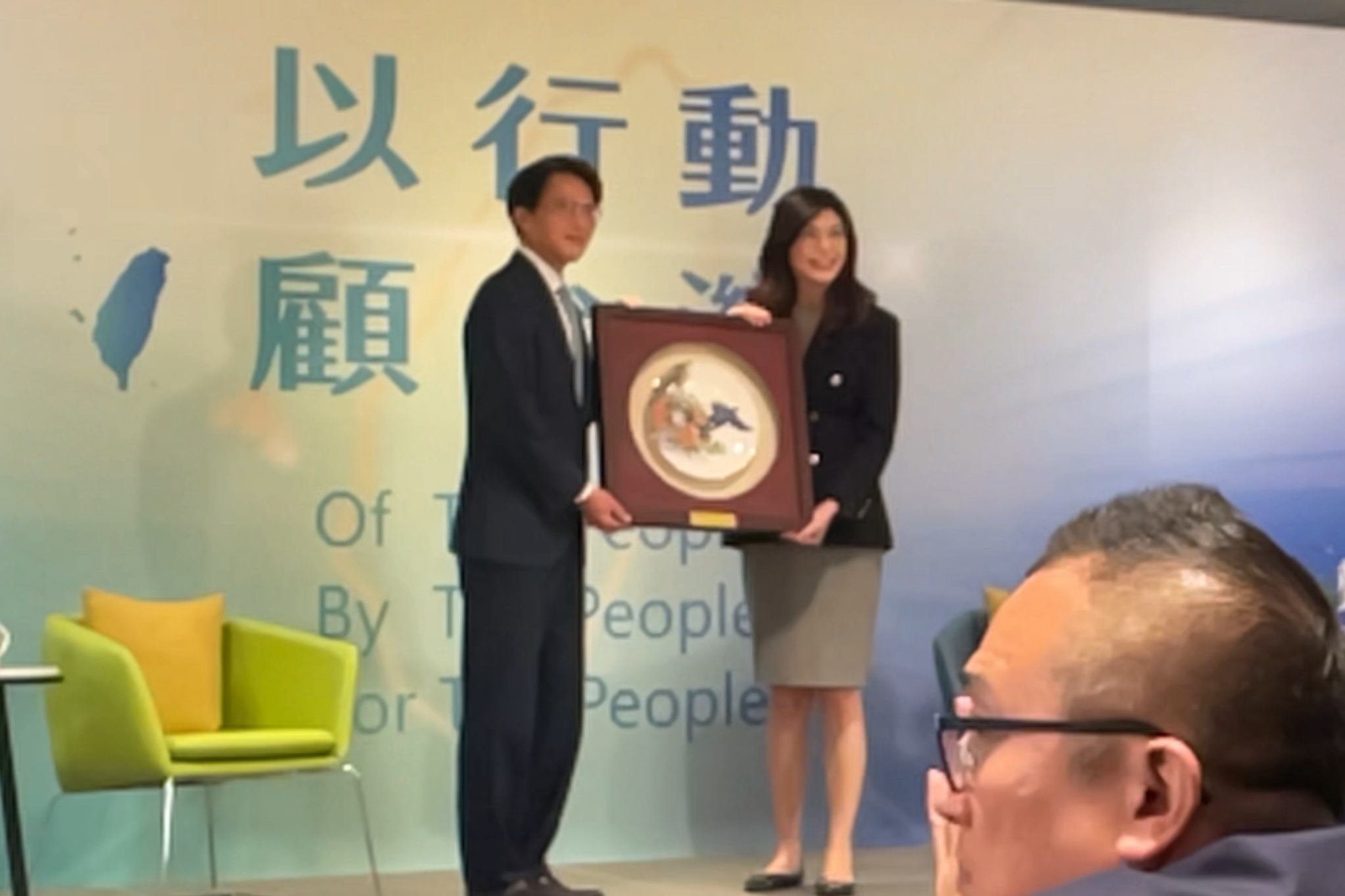 【鄭黃會】黃國昌、鄭麗文互相贈禮　高峰會聚焦四大主軸