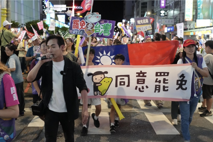 八炯突出國喊「該你們加油」 網嗆孬：撕裂台灣就準備高歌離席