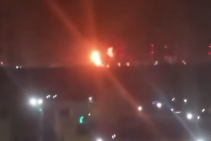 烏克蘭無人機攻擊俄國第二大煉油廠　現場烈焰沖天