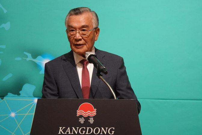 林信義提前抵APEC 台灣代表團:爭取與川普會面機會