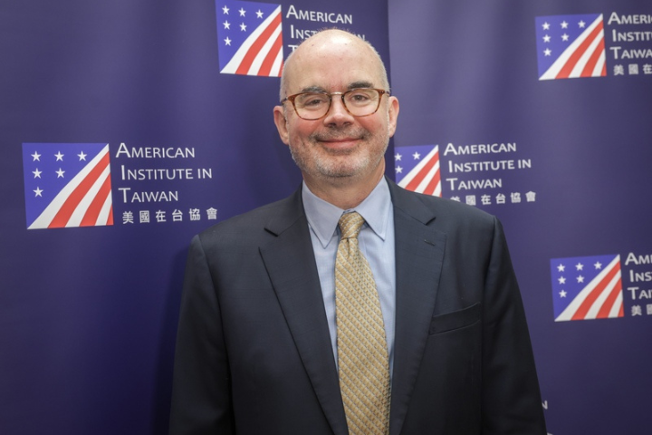 AIT警告藍白別擋1.25兆軍購？網怒批「干涉內政」：強索保護費又不護台