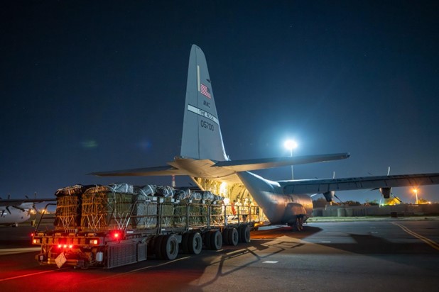 美軍中央司令部在X平台發文證實，出動C-130運輸機空投食物到加薩。圖/取自U.S. Central Command @CENTCOM