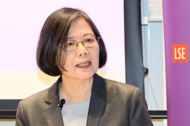 210萬定罪柯文哲！網翻英粉昔秀150萬餐券「遭鎖喉架走」：北檢不查嗎