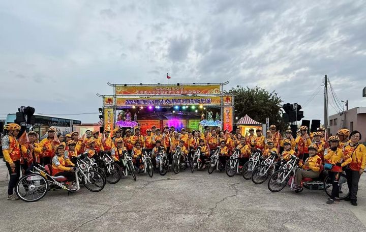 【有片】關聖帝君赤兔鐵馬環台祈福啟程　保安宮萬人點燈亮四湖