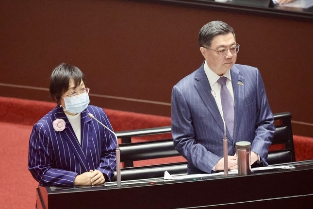 徐佳青硬拗「家人飛哪看我是人權」　白營：妳家濫用國家資源「就是人民的事」
