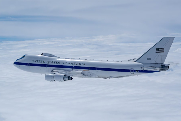 【川習會】川普啟程赴陸！再稱習近平「處得來的好友」　末日飛機飛向亞洲