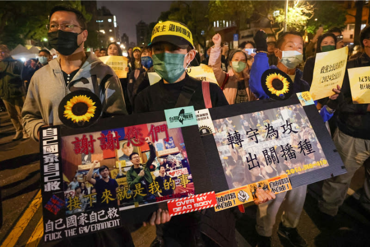 太陽花神曲變「玩哏素材」！綠營民代不滿反串《島嶼天光》遭洗版