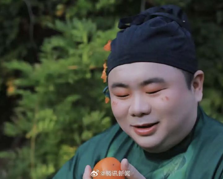   AI模型抓取社群平台公開素材，再經人工或自動化生成角色，甚至刻意對臉部特徵進行誇張處理。圖/取自騰訊新聞微博