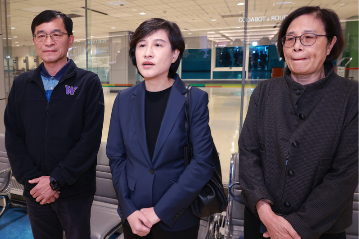 行政院副院長鄭麗君率領包括經濟部代表在內的談判團隊，剛結束9月底在美國華府與美方進行的第五輪實體磋商，並於今日返抵台灣。圖/中央社