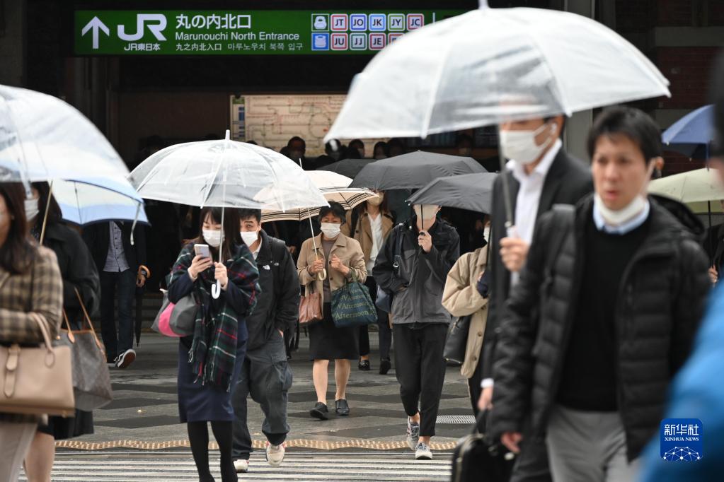 近來日本物價飛漲，讓貧困民眾生活壓力更大。圖/取自新華社