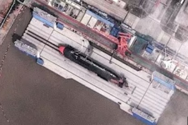 衛星照曝共軍神秘新核潛艦　艦橋幾乎消失　專家：恐專門獵殺美航母