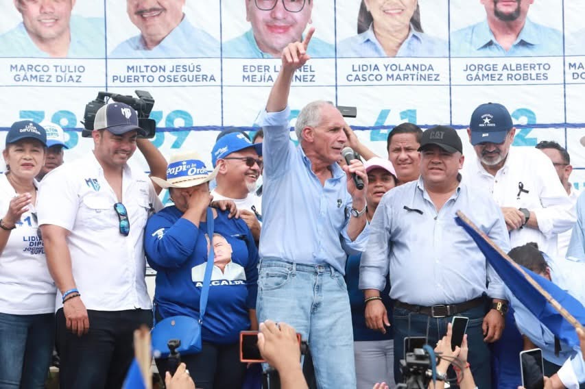 川普指定支持　宏都拉斯親台候選人當選 