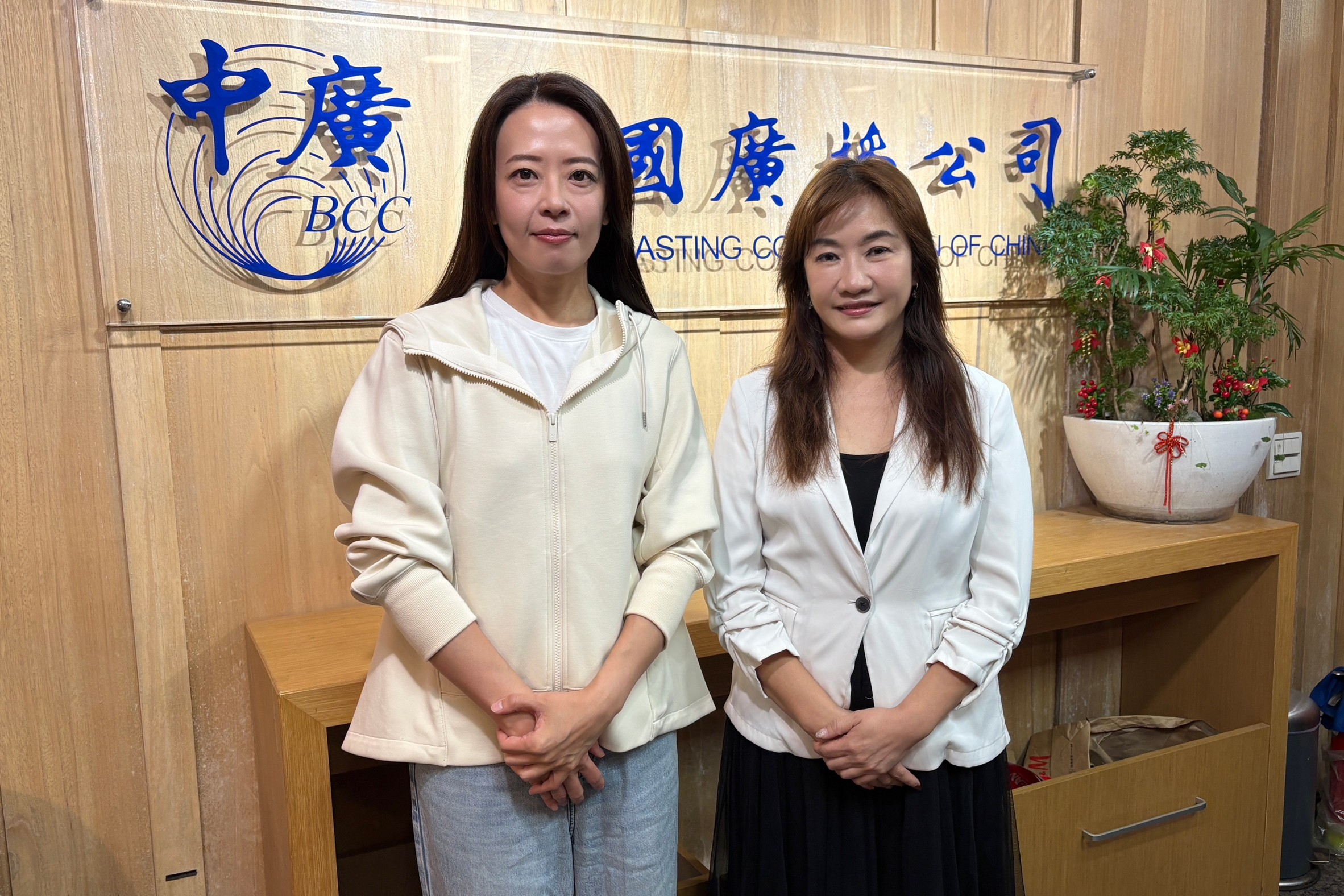 李四川民調落後兩位數？江怡臻曝抽樣盲點：一份「相信民進黨」的民調