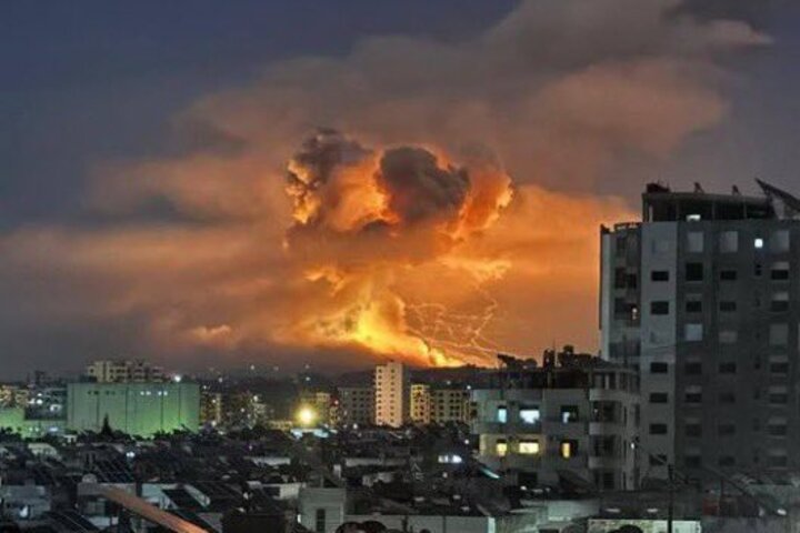 以色列狂轟敘利亞武器庫引發地震　天空驚現蕈狀雲有如末日