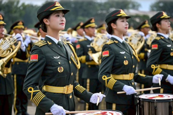 北京九三閱兵倒數計時，天安門廣場即將交管，圖為中共解放軍樂團在廣場演練。圖／取自新華社