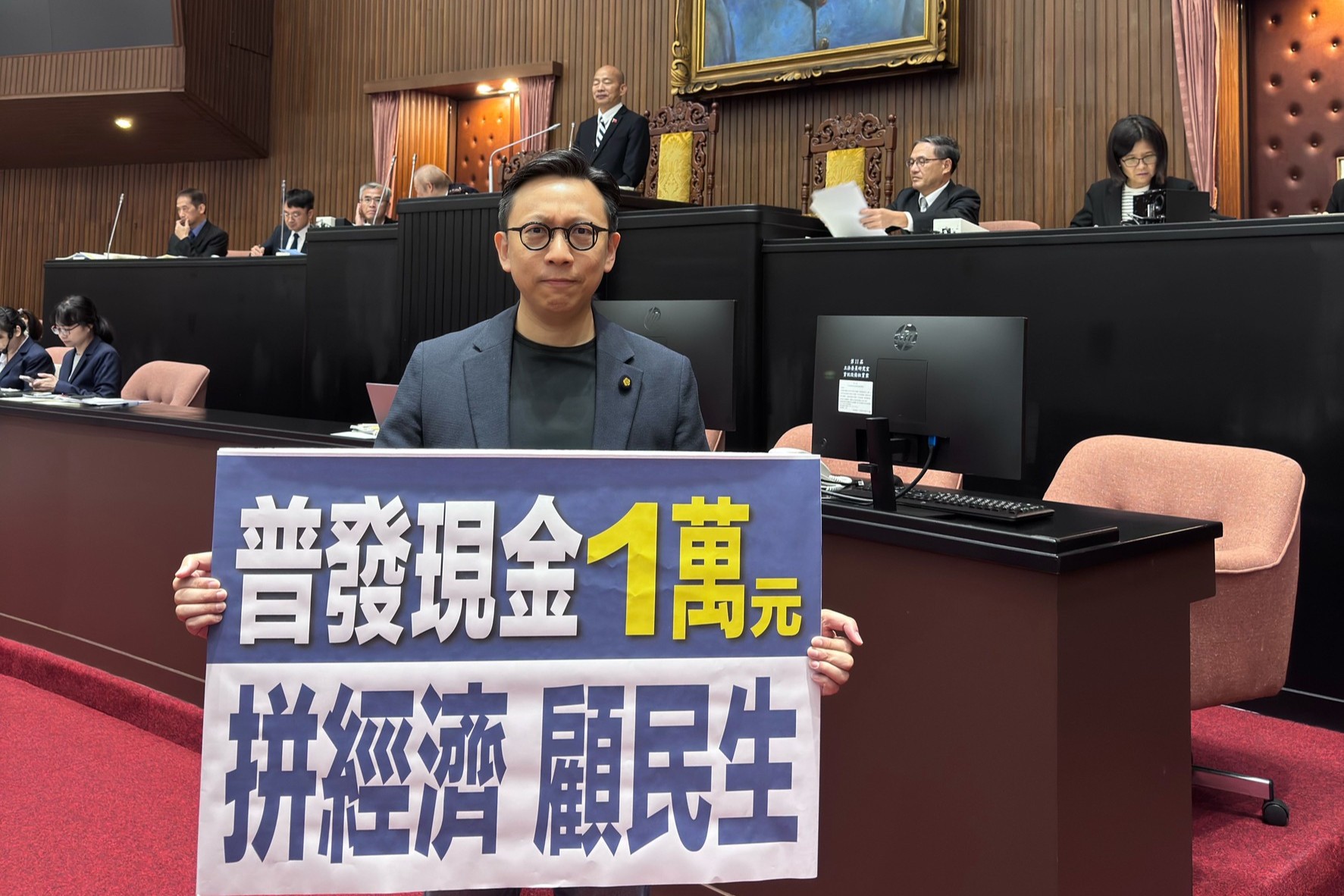 痛心男大生為1.8萬元輕生！葛如鈞：普發現金能讓許多家庭緩一口氣