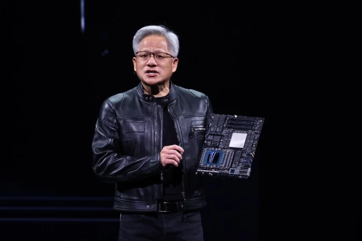 被揭身邊有大陸間諜？黃仁勳親回應：彼此往來正常