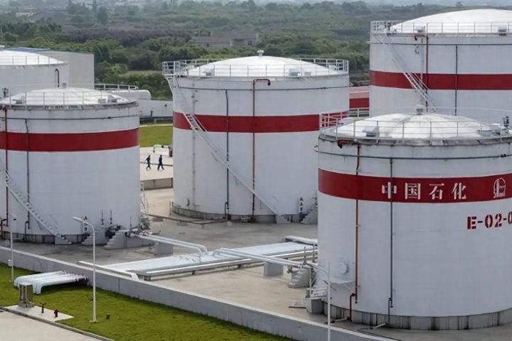 【伊朗危機】能源封鎖失靈？彭博揭陸14億桶石油底牌　中東戰火下仍穩住經濟