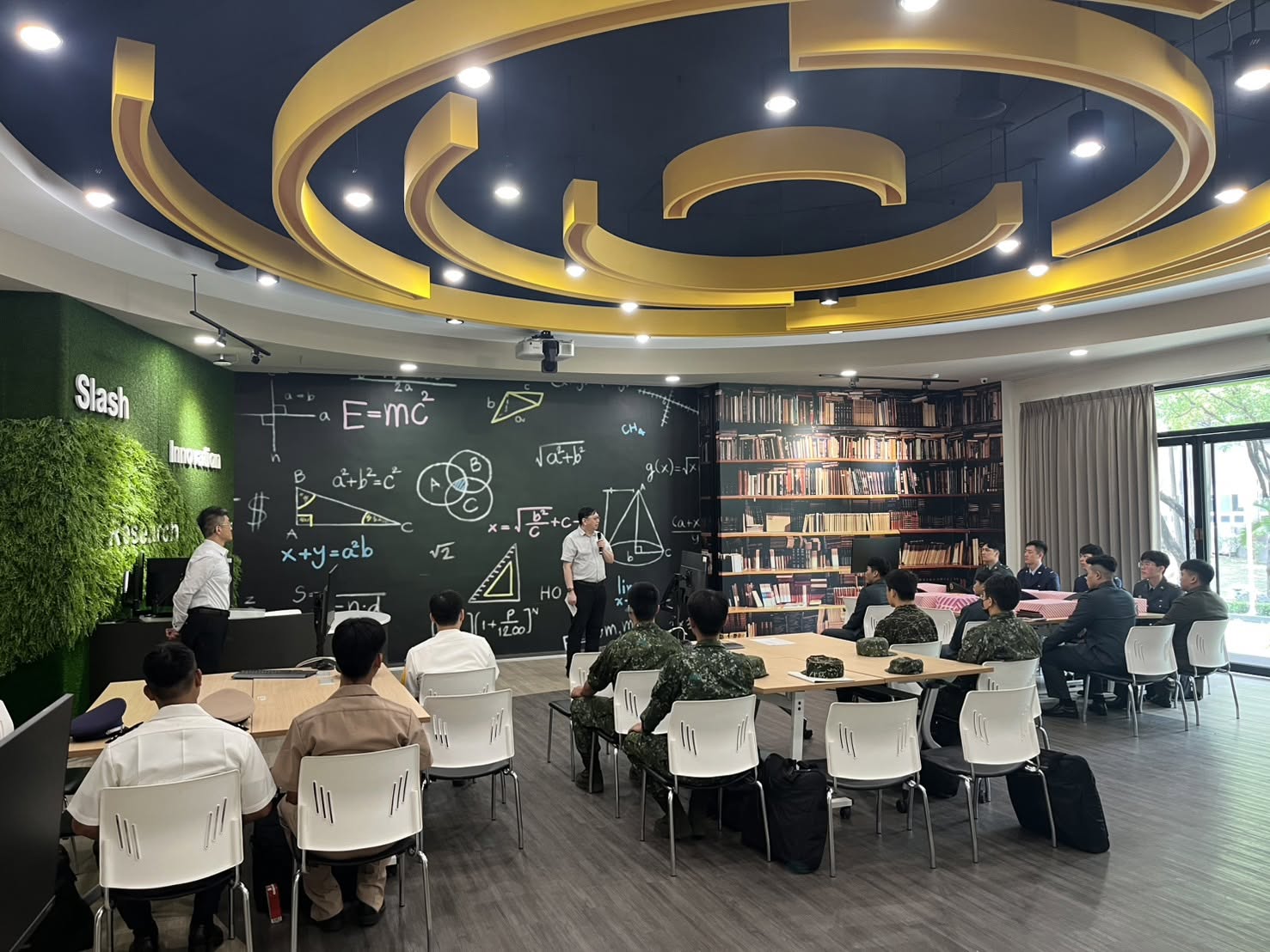 不同於美軍,李文忠認為,國軍ROTC制度對學生最大吸引力,往往只是免學費與工作保障,很難爭取真正優秀的人才投入。圖/取自國立屏東大學軍訓暨校安中心 臉書
