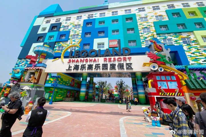 上海樂高樂園坐落於金山區楓涇鎮，占地超過31萬平方公尺。圖/取自澎派新聞微博