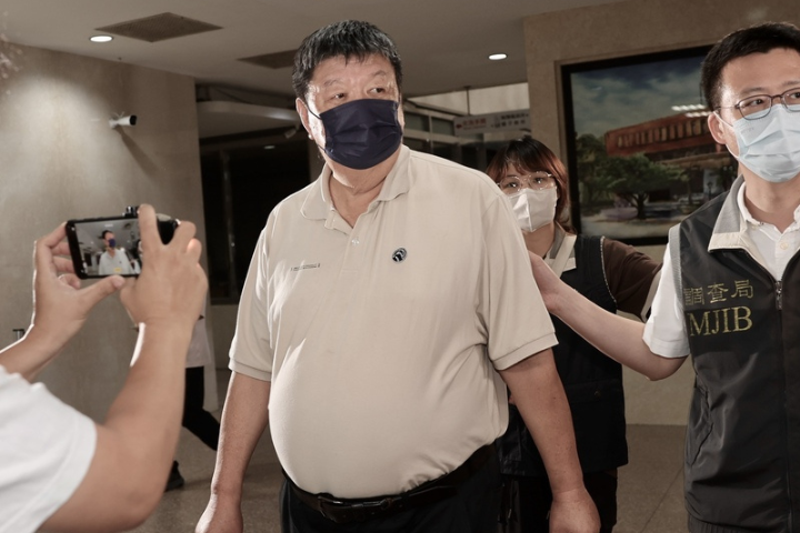 陳雪生涉詐領助理費、收廠商不正利益！凌晨200萬交保、禁出境出海