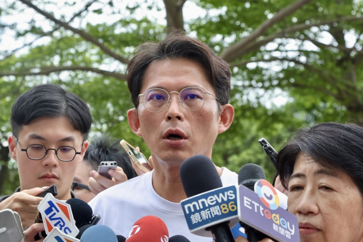 上百億國防採購弊案...評委辭獨董 黃國昌：豈能斷尾求生了事