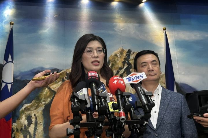 針對被爆出長期欠繳黨公職分攤金，前立委鄭麗文表示，希望黨中央秉持公平公開的遊戲規則，不要針對、打壓特定候選人。圖/中央社