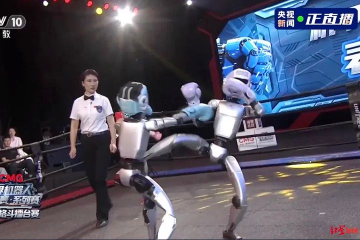 全球首個人形「鐵拳王」誕生！杭州機甲格鬥賽敲響未來擂台