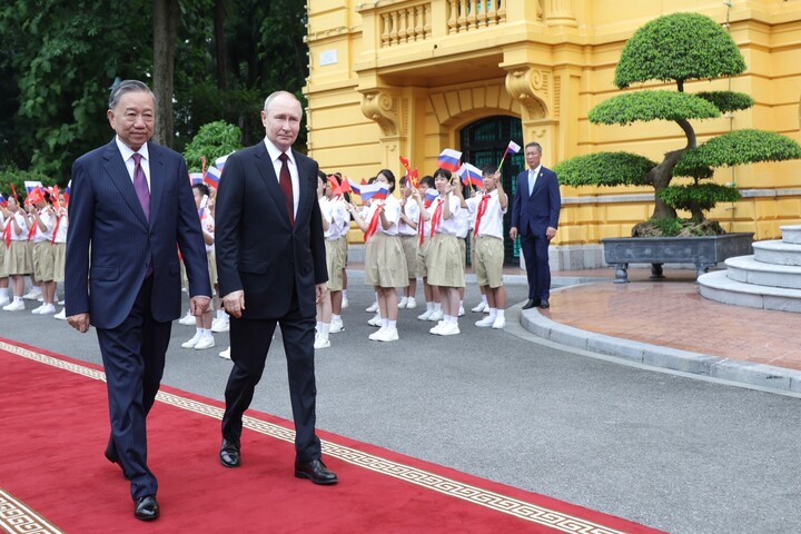 越南社會主義共和國主席蘇林（To Lam，左）親自接待普丁。圖/取自俄羅斯總統官方網站