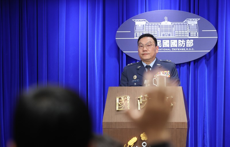  總統賴清德13日表示，全面檢討修正「軍事審判法」，恢復軍事審判制度。國防部同日舉行臨時記者會，由法律司長沈世偉（圖）公開說明相關規畫。圖/中央社