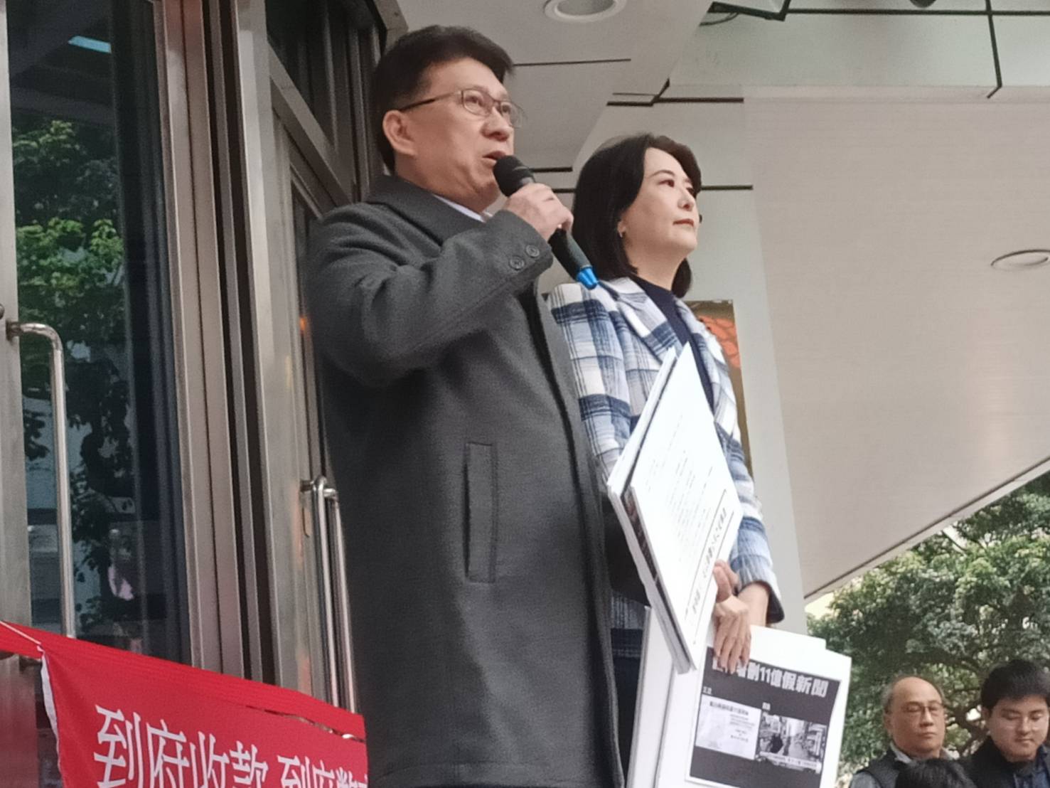 國民黨團書記長林思銘(左)23日回應民進黨團將對《憲法訴訟法》提出暫時處分。圖/記者簡立欣攝