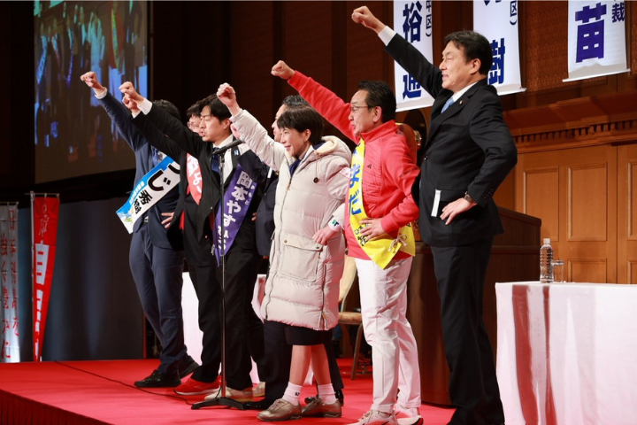 朝日民調撼日本政壇：高市保衛戰過關　執政聯盟橫掃300席、直逼修憲門檻