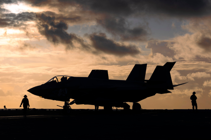 伊朗無人機挑釁逼近美航母遭擊落　白宮：美伊核談判不受影響