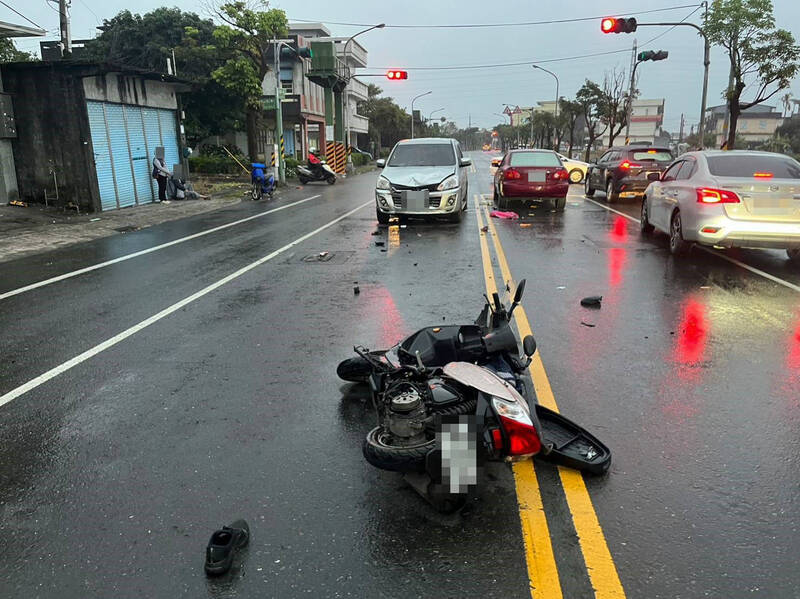 7旬婦闖紅燈遭直行車撞飛　頭重創送醫不治