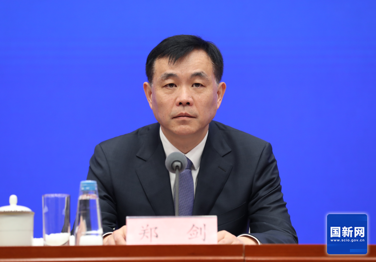 發改委低空經濟發展司司長鄭劍說，低空經濟被定位為新興支柱產業。圖／取自國務院新聞辦公室