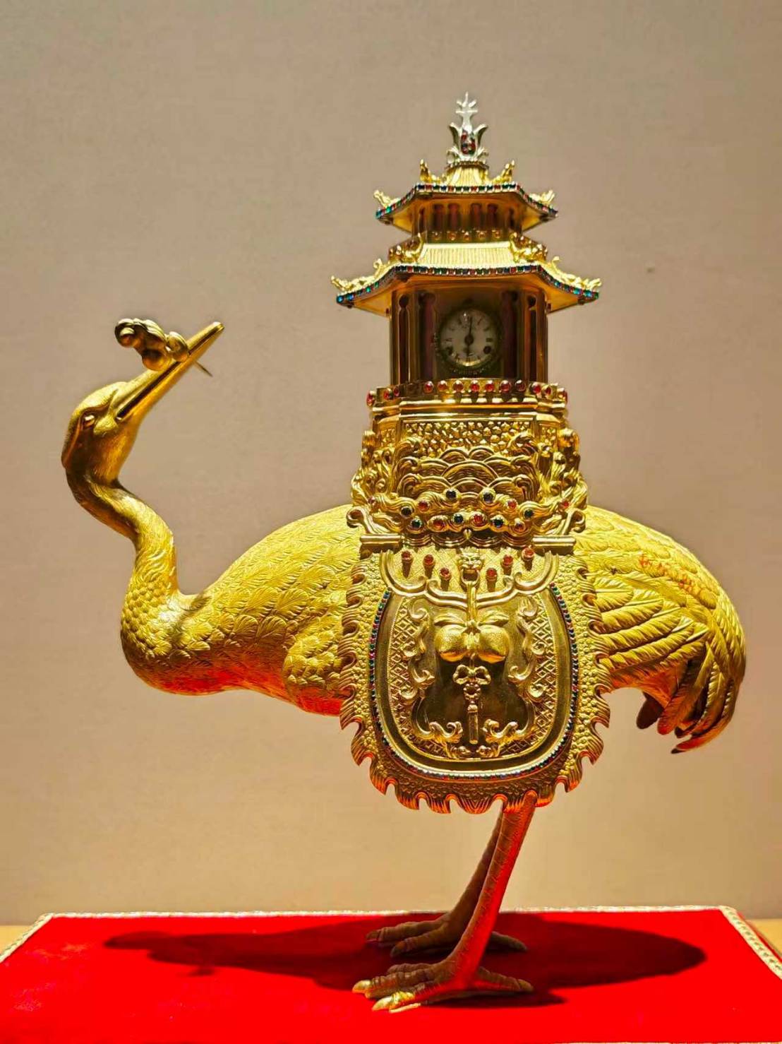 故宮博物院建院百年之際,推出「百年守護——從紫禁城到故宮博物院」特展,圖為鐘表展品之一。圖/社群平台博主「故宮古鐘表修復師」提供